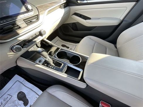 Used 2023 Nissan Altima 2.5 SV image 14