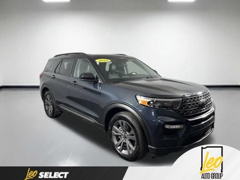 Used 2023 Ford Explorer XLT w/ Equipment Group 202A AWD/4WD image 4