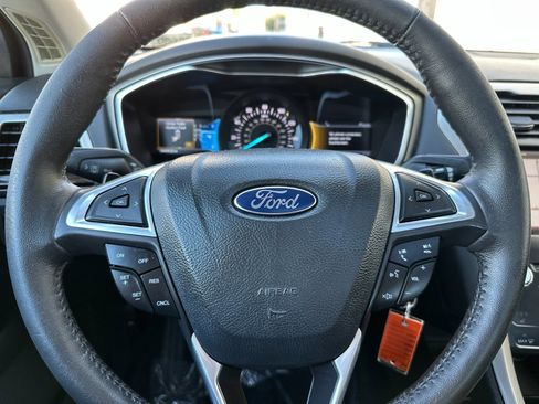 Used 2014 Ford Fusion SE w/ Equipment Group 202A image 24
