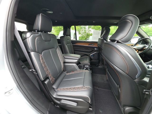 Used 2025 Jeep Grand Cherokee L Summit AWD/4WD image 21
