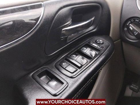 Used 2015 Chrysler Town & Country Touring image 27
