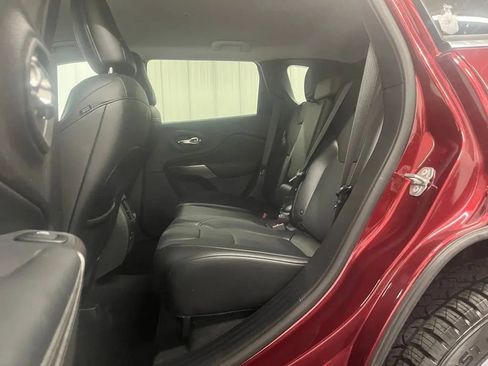 Used 2019 Jeep Cherokee Limited AWD/4WD image 14