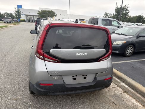 Used 2022 Kia Soul LX FWD image 9