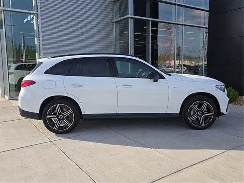 Used 2025 Mercedes-Benz GLC 350e 4MATIC image 2
