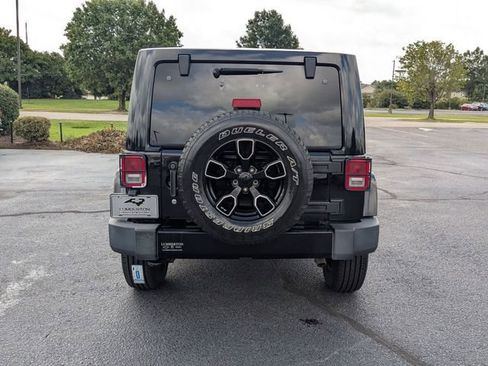 Used 2018 Jeep Wrangler Unlimited Sahara image 4