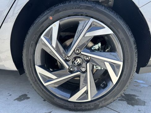 New 2025 Hyundai Elantra SEL image 9