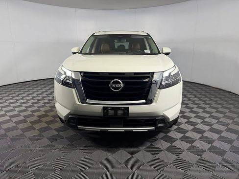 Used 2023 Nissan Pathfinder Platinum w/ Cargo Package FWD image 4
