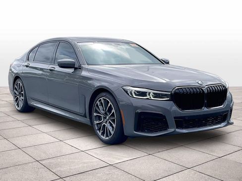 Used 2022 BMW 740i w/ M Sport Package RWD image 2