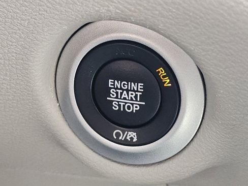Used 2024 Chrysler Pacifica Touring-L FWD image 14