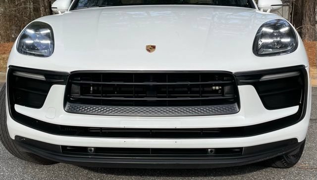 Used 2022 Porsche Macan AWD/4WD image 3