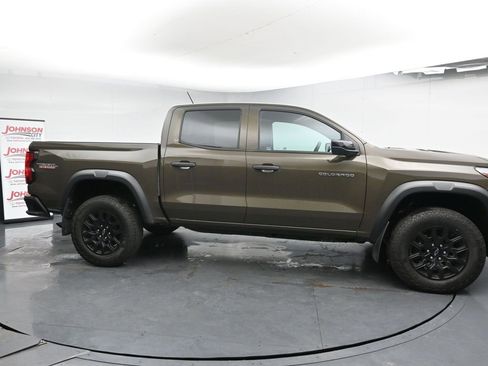 Used 2023 Chevrolet Colorado Trail Boss image 9