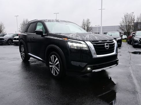 New 2025 Nissan Pathfinder Platinum image 2