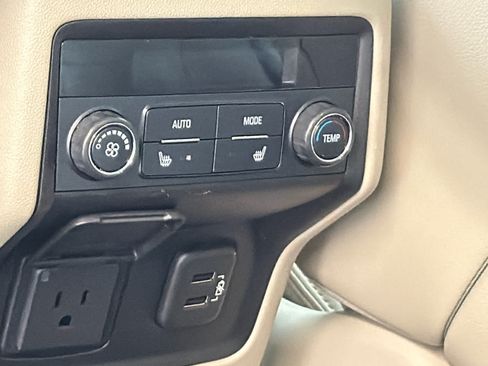 Used 2019 GMC Acadia Denali w/ Technology Package FWD image 21