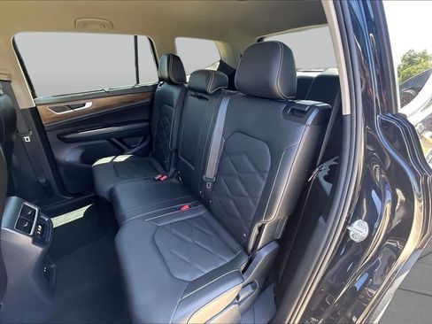 Used 2025 Volkswagen Atlas SE AWD/4WD image 20