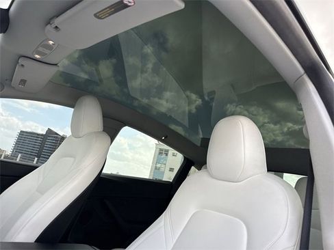 Used 2023 Tesla Model Y Performance image 22