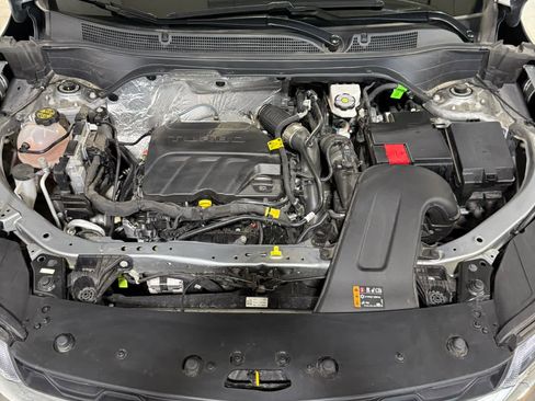 Certified 2025 Chevrolet Trax LT w/ LT Convenience Package image 12