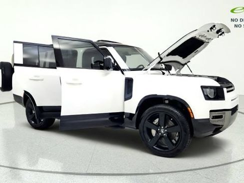 Used 2024 Land Rover Defender 130 X-Dynamic SE AWD/4WD image 11