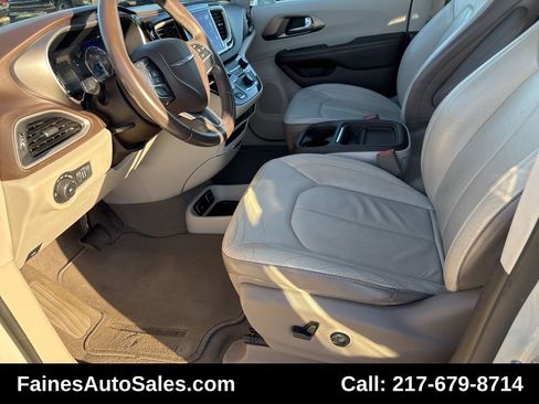 Used 2017 Chrysler Pacifica Touring-L image 34