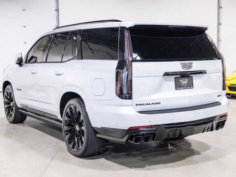 Used 2026 Cadillac Escalade V w/ LPO, ONYX Package AWD/4WD image 7