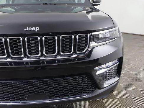 Used 2023 Jeep Grand Cherokee Limited AWD/4WD image 16