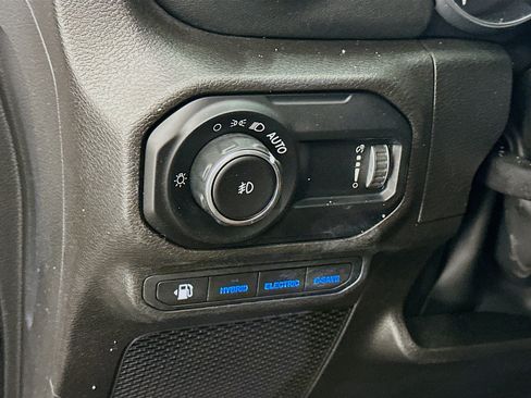 Used 2023 Jeep Wrangler Unlimited Sahara AWD/4WD image 17