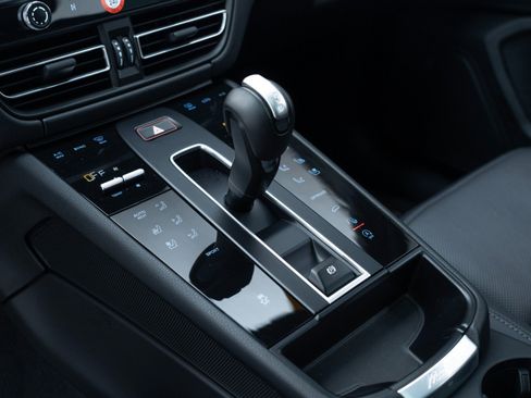 Certified 2026 Porsche Macan AWD/4WD image 26
