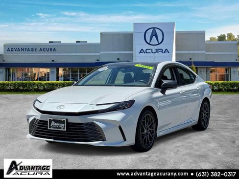 Used 2025 Toyota Camry XLE FWD image 1
