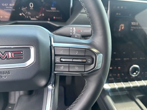 Used 2025 GMC Acadia Elevation image 31