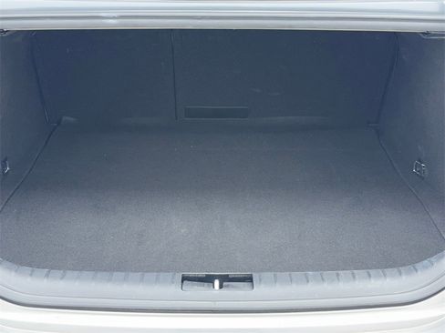 Used 2025 Genesis G70 2.5T image 12