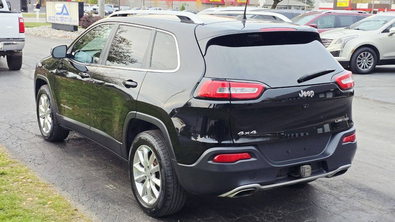 Used 2017 Jeep Cherokee Limited w/ Luxury Group AWD/4WD image 4