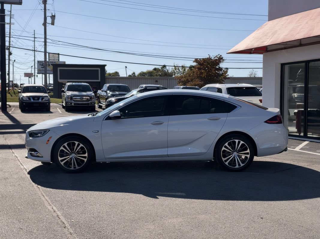 Used 2018 Buick Regal Essence w/ Driver Confidence Package #1 FWD image 3