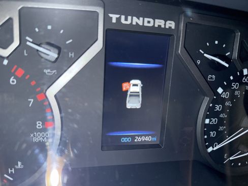 Used 2022 Toyota Tundra SR5 w/ SR5 Convenience Package AWD/4WD image 6