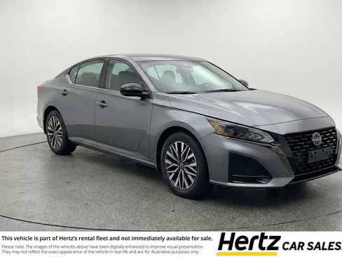 Used 2025 Nissan Altima 2.5 SV image 1