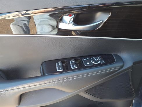 Used 2019 Kia Sorento LX image 19