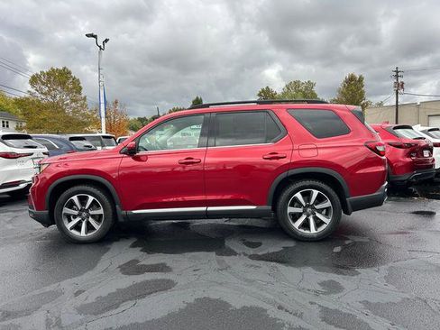 Used 2023 Honda Pilot Touring image 6
