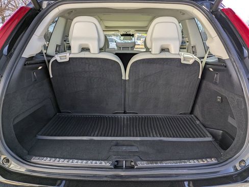 Used 2020 Volvo XC90 T5 Momentum w/ Protection Package Premier image 13