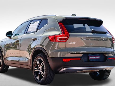 Used 2025 Volvo XC40 B5 Core AWD/4WD image 5