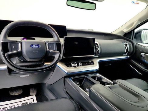 Used 2025 Ford Expedition Max Platinum image 11