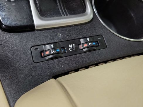Used 2018 Toyota Highlander Limited Platinum AWD/4WD image 16