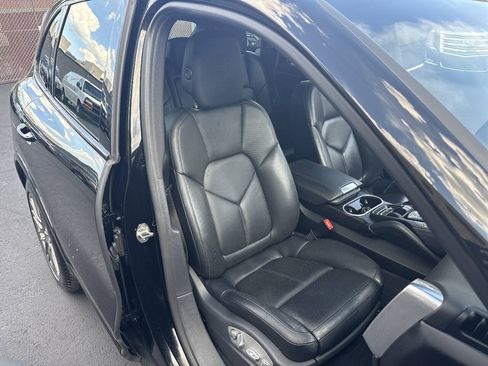 Used 2017 Porsche Cayenne Platinum Edition AWD/4WD image 29