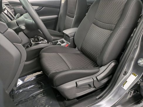 Used 2019 Nissan Rogue S image 9