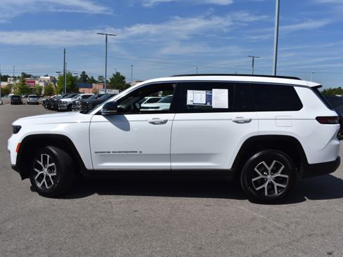 Used 2025 Jeep Grand Cherokee L Limited w/ Luxury Tech Group II image 6