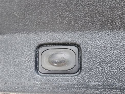 Used 2019 Ford Explorer XLT w/ Equipment Group 202A FWD image 10