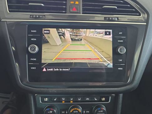 Used 2020 Volkswagen Tiguan SE AWD/4WD image 16