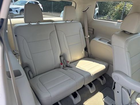 Used 2023 GMC Acadia Denali AWD/4WD image 16