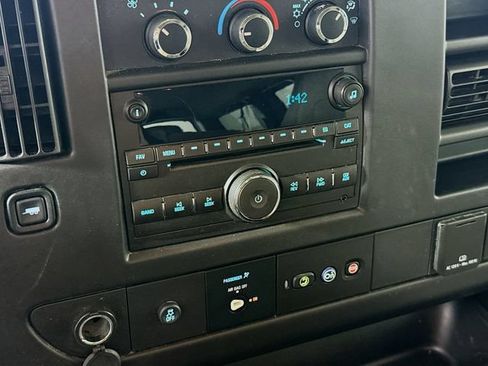Used 2017 Chevrolet Express 2500 LT w/ LT Preferred Equipment Group RWD image 18
