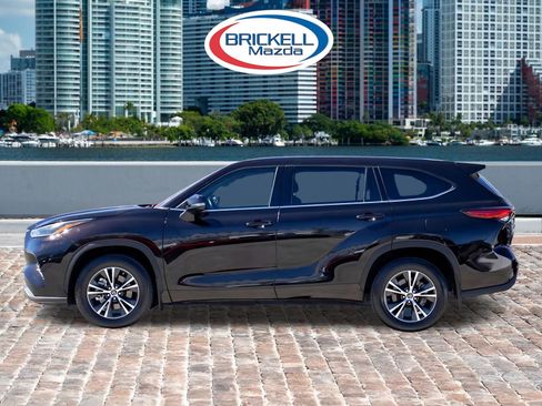 Used 2022 Toyota Highlander LE image 10