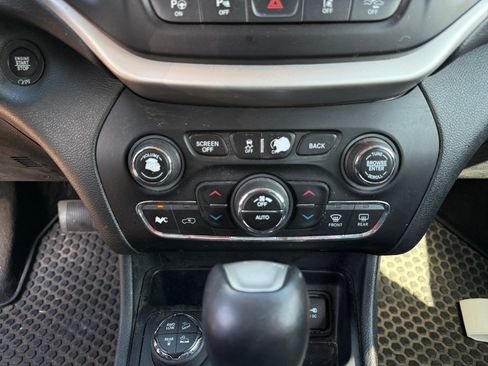 Used 2015 Jeep Cherokee Trailhawk w/ Comfort/Convenience Group AWD/4WD image 12