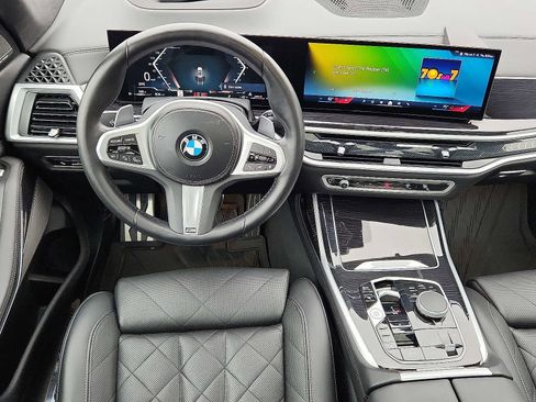 Certified 2024 BMW X7 xDrive40i w/ M Sport Package image 11