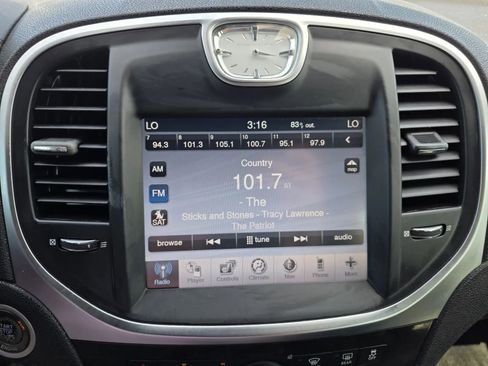 Used 2011 Chrysler 300 Limited w/ Sound Group RWD image 20